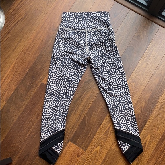 Lulu lemon high waisted 7/8 leggings - Picture 6 of 6